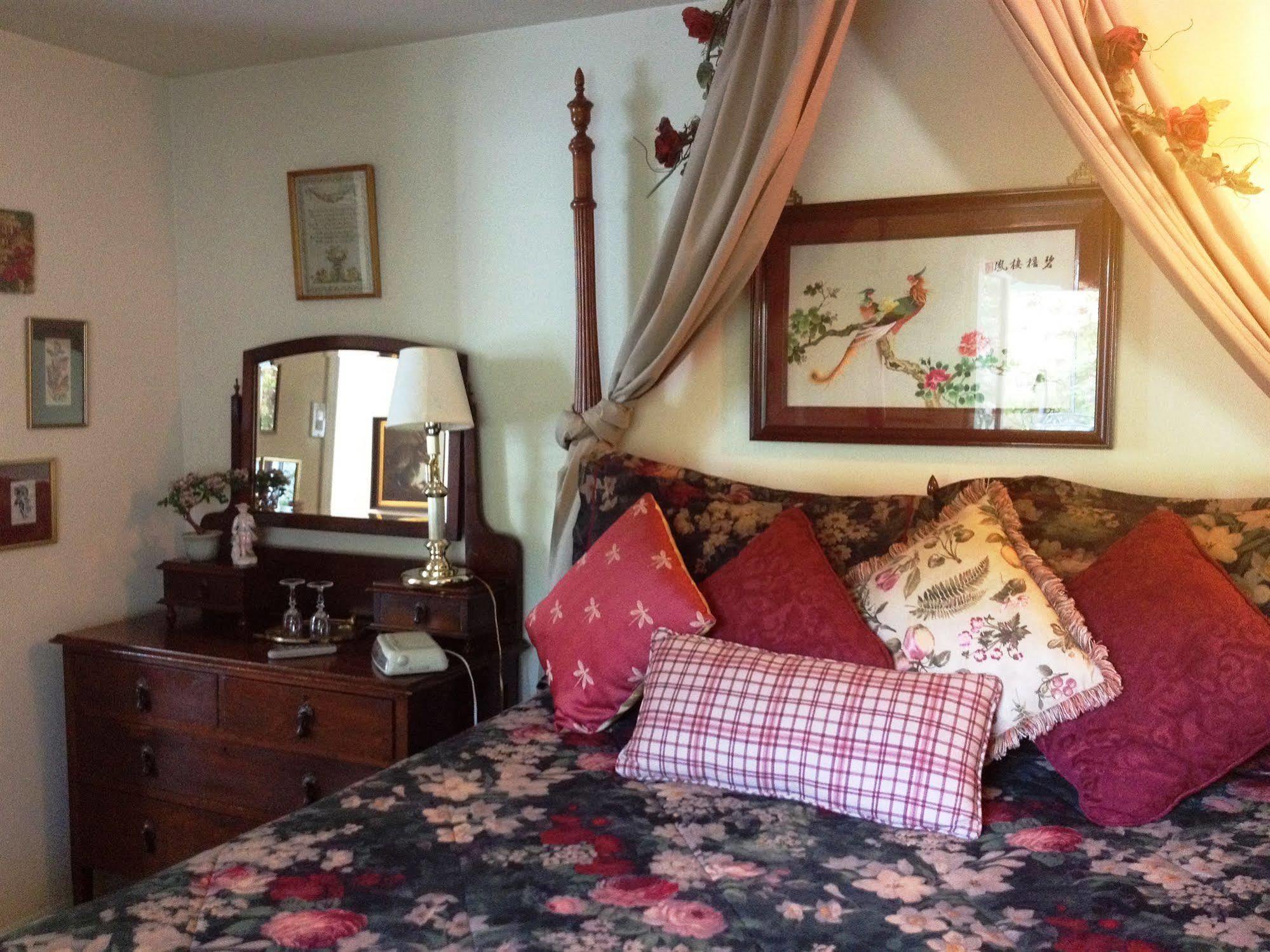 The Stone Hedge Bed And Breakfast ริชมอนด์ ภายนอก รูปภาพ