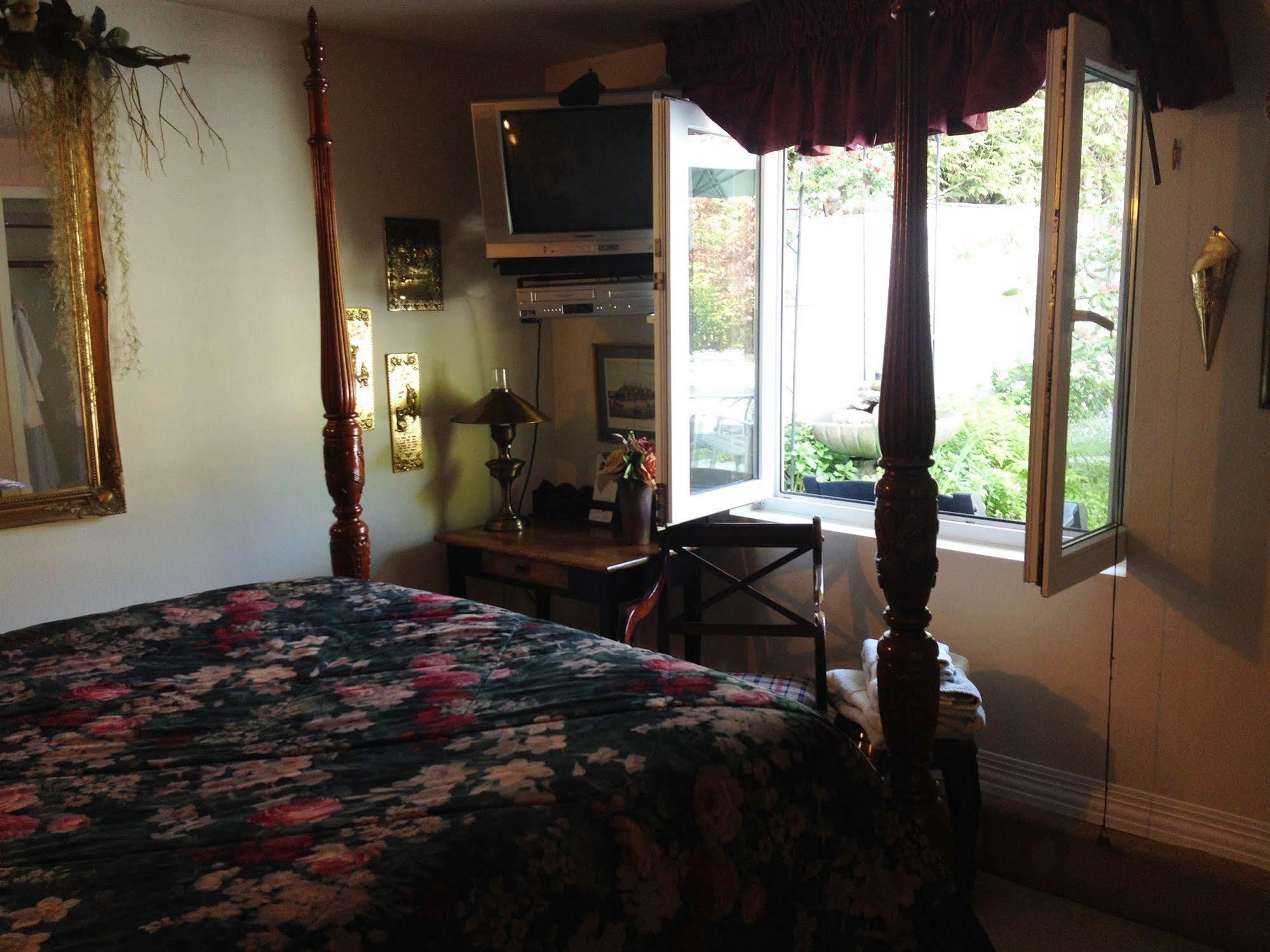 The Stone Hedge Bed And Breakfast ริชมอนด์ ภายนอก รูปภาพ